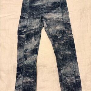 Ladies Lululemon Speed Up Crops - 21"